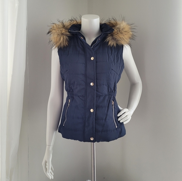 Coalition LA hooded puffer vest - Picture 3 of 8